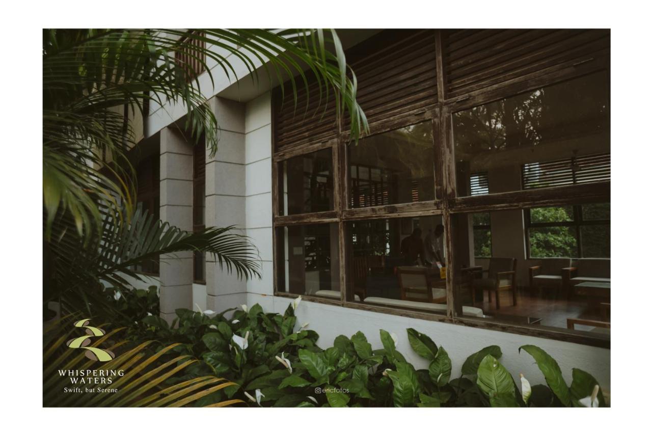 Hotel Whispering Waters Malayāttūr Zewnętrze zdjęcie