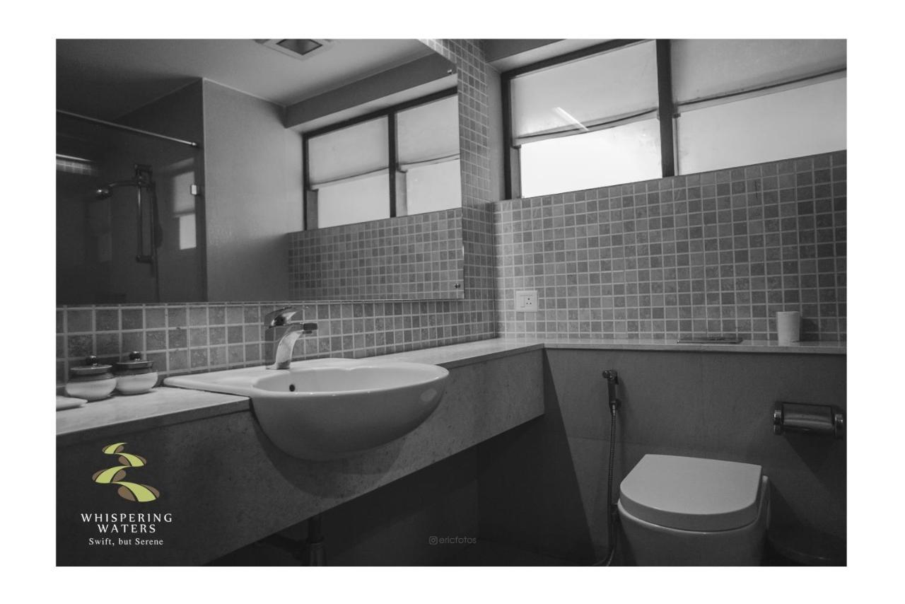 Hotel Whispering Waters Malayāttūr Zewnętrze zdjęcie