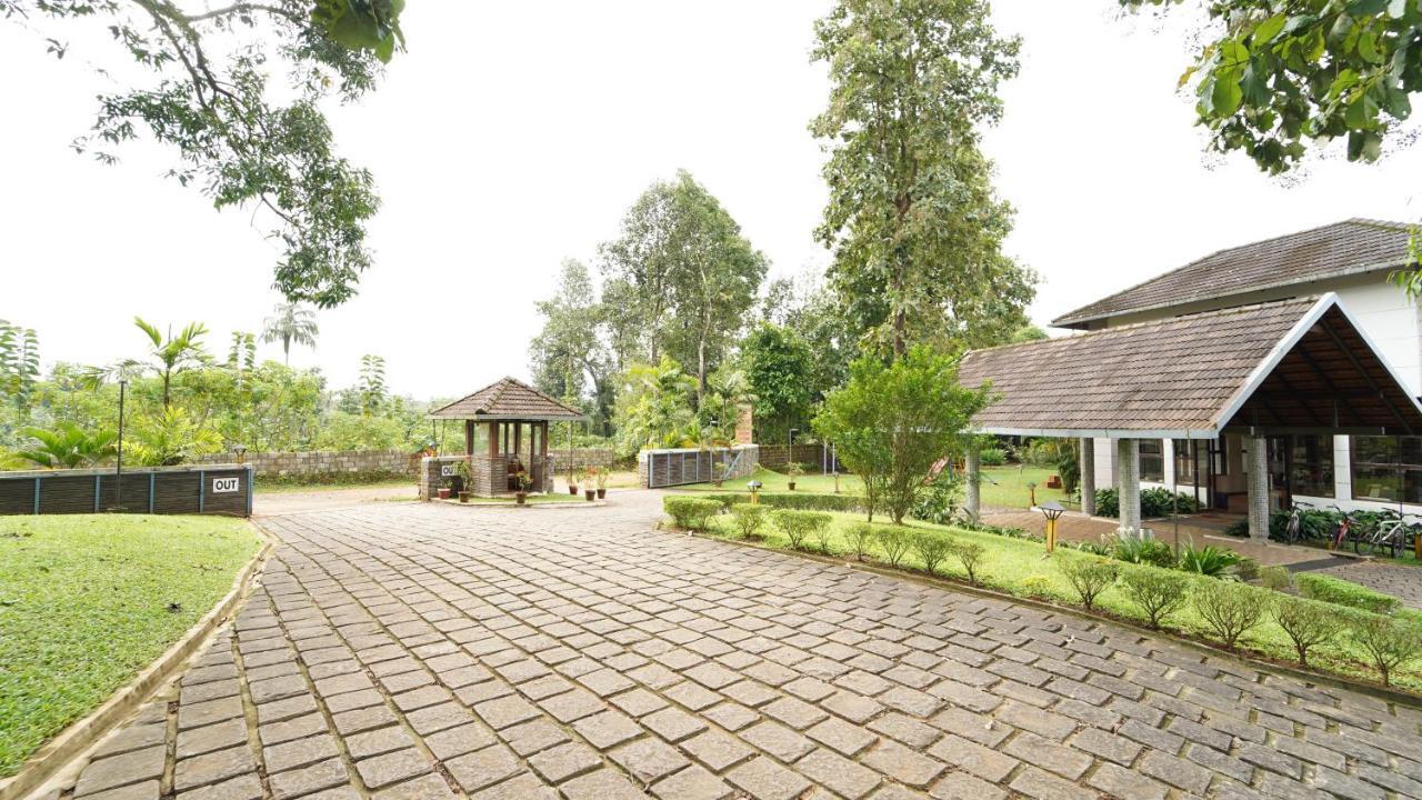 Hotel Whispering Waters Malayāttūr Zewnętrze zdjęcie